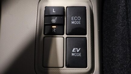 2013 Toyota Aqua G Model + Heated Seats image 347653
