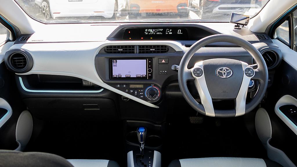 2012 Toyota Aqua G model , Heated seats, Push start image 350784