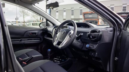 2015 Toyota Aqua F spec hybrid Push start image 348181