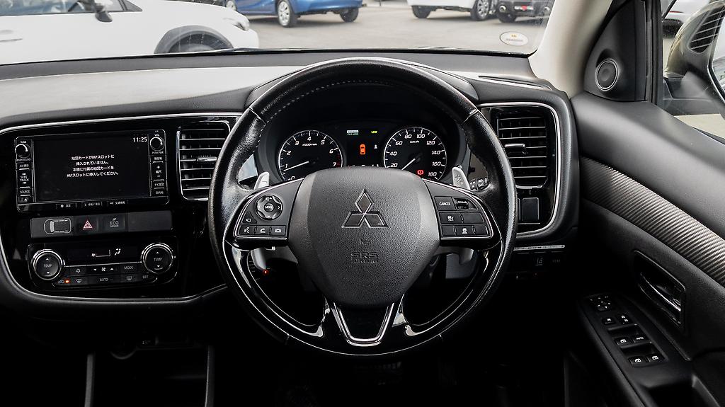 2015 Mitsubishi Outlander 4WD Push start, 7 Seater image 348435