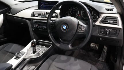 2013 BMW 320i Cruise Control + Reverse Camera image 349015