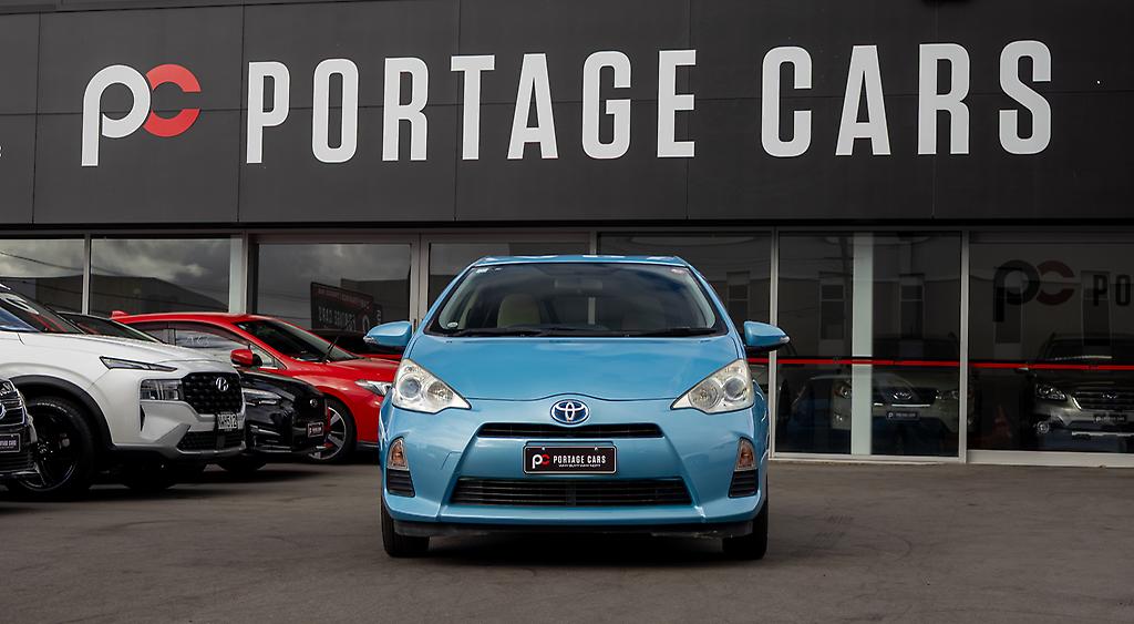 2013 Toyota Aqua F spec Push start hybrid image 347769