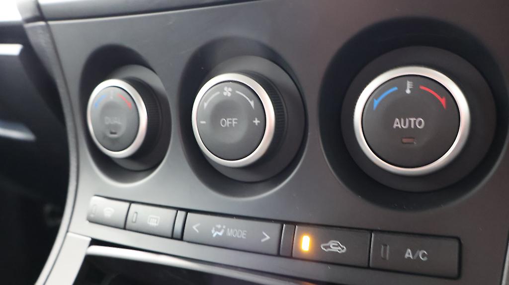 2013 Mazda Axela 15S Sports Edition image 350114