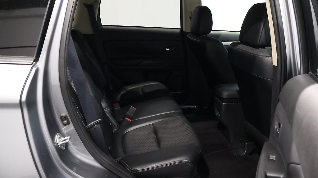 2013 Mitsubishi Outlander PHEV G Navi Package 4WD image 351141