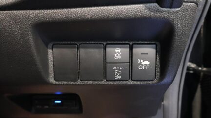 2016 Honda Shuttle Hybrid X image 348268
