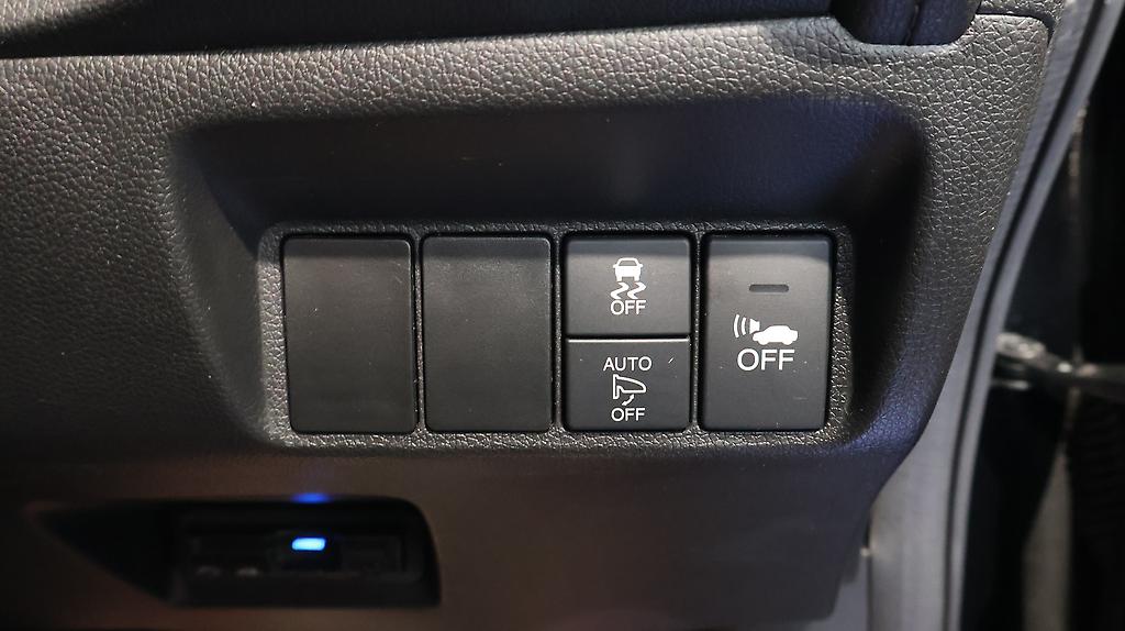 2016 Honda Shuttle Hybrid X image 348268