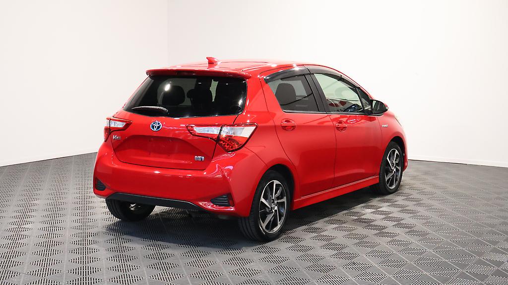 2017 Toyota Vitz Hybrid U Sport Package image 346787
