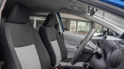 2013 Toyota Aqua G spec  Heated seats, Push start image 348329