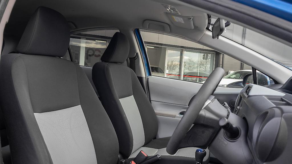 2013 Toyota Aqua G spec  Heated seats, Push start image 348329