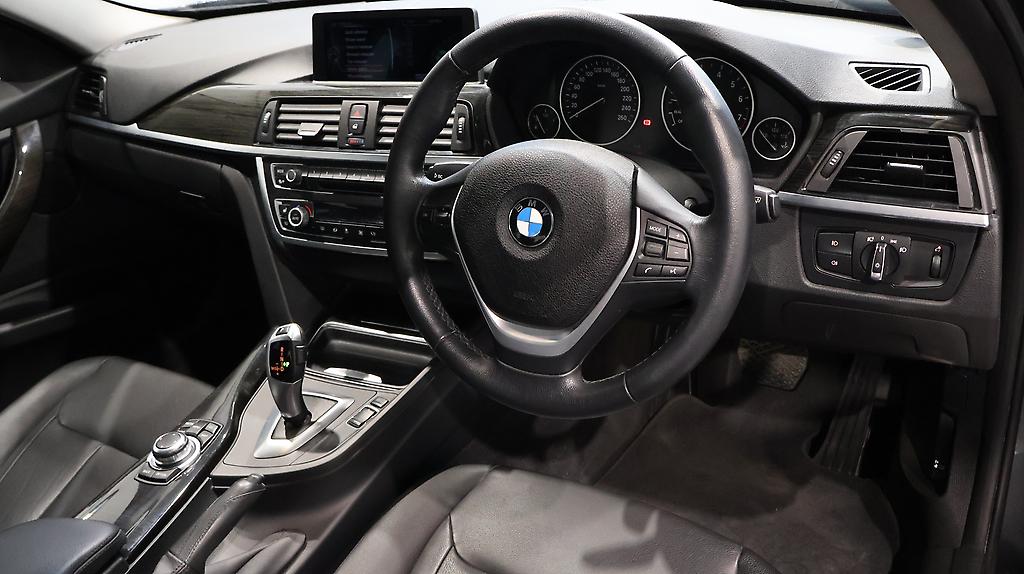 2013 BMW 320i Luxury image 349622