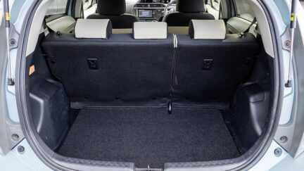 2013 Toyota Aqua F spec Push start hybrid image 347786