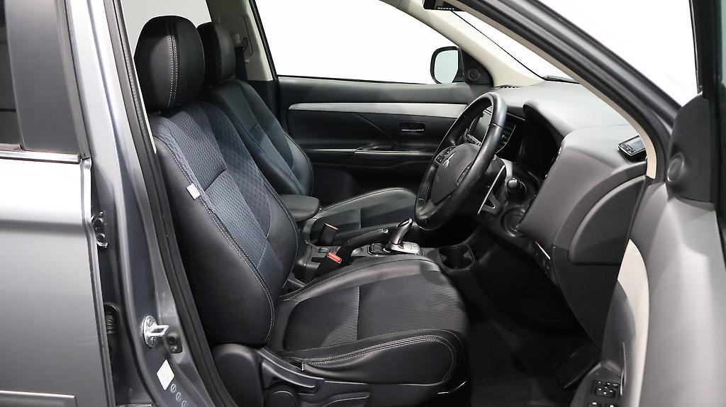 2013 Mitsubishi Outlander PHEV G Navi Package 4WD image 351142