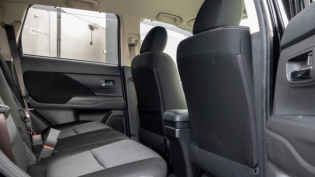 2015 Mitsubishi Outlander 4WD Push start, 7 Seater image 348431