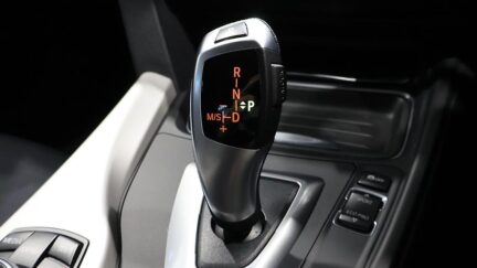 2013 BMW 320i Cruise Control + Reverse Camera image 349019