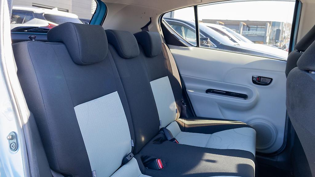 2012 Toyota Aqua G model , Heated seats, Push start image 350787