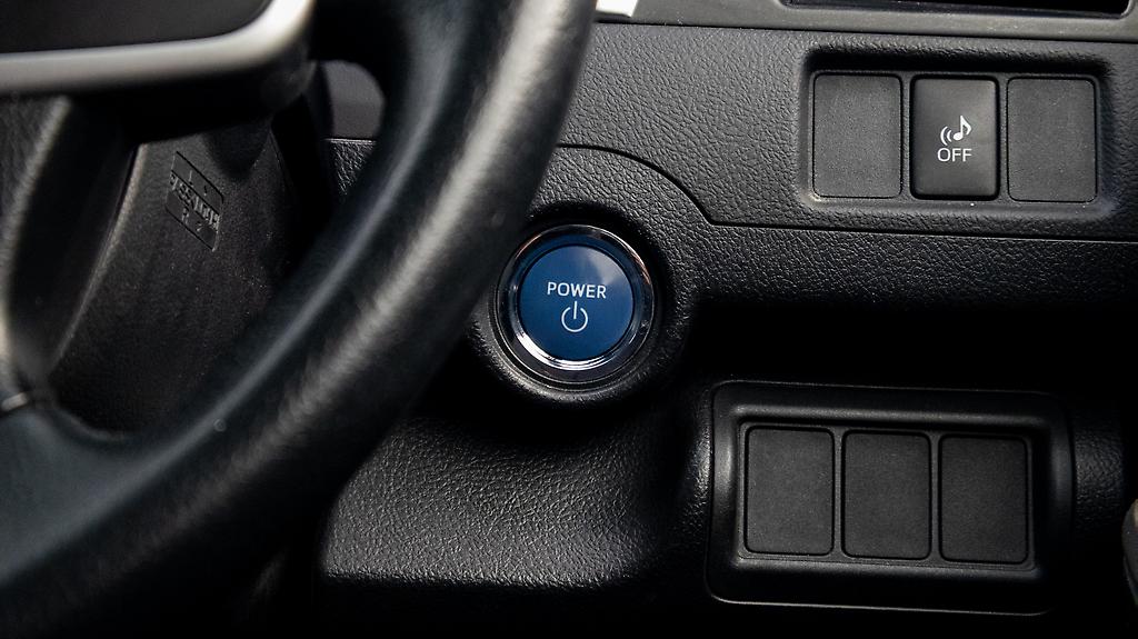 2012 Toyota Camry Hybrid F Push start image 347605