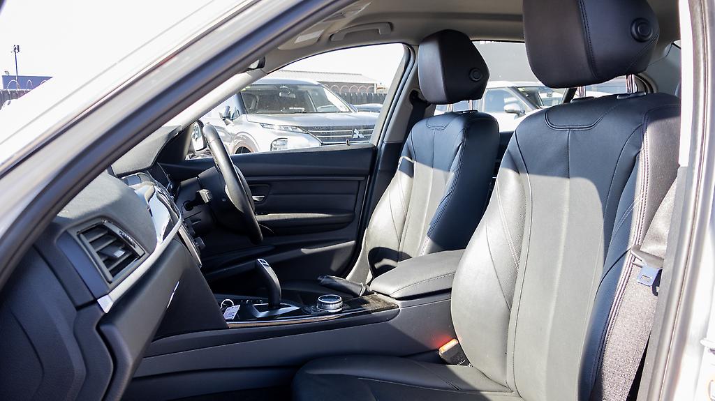 2014 BMW 320i 320i 8AT , Leather pkg Low Kms image 350752