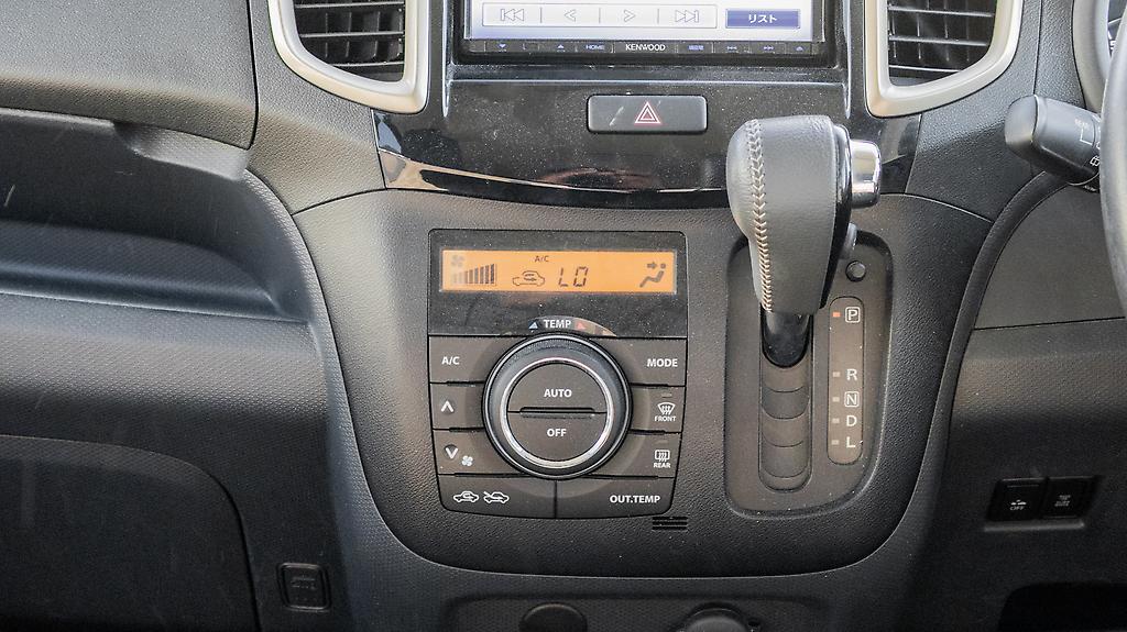 2015 Suzuki Solio Bandit J spec Push start Heated seats image 350286