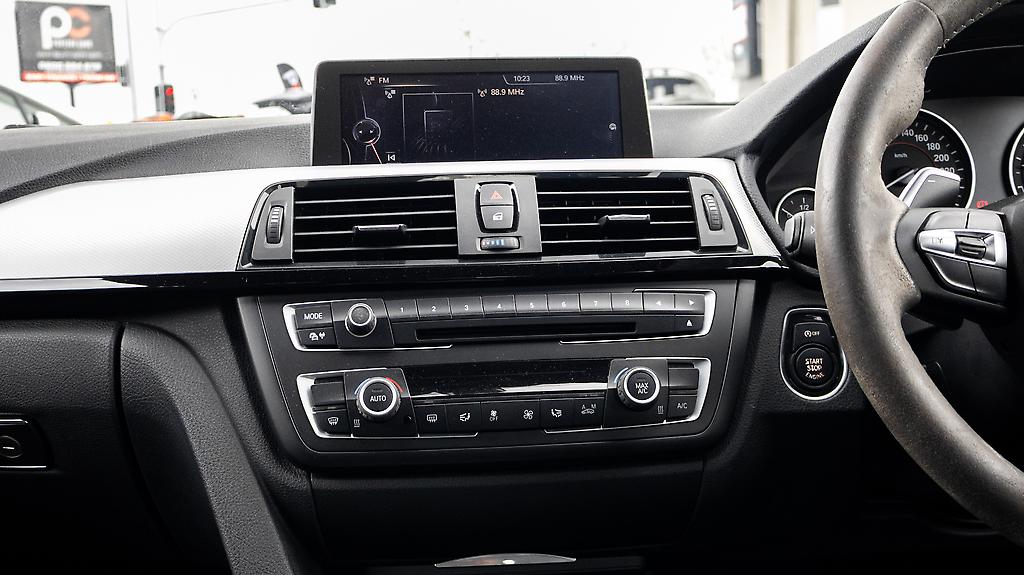 2013 BMW 320i M sports 8AT image 348677