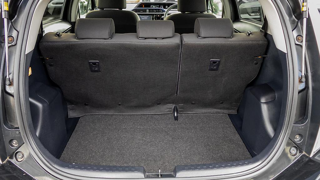 2015 Toyota Aqua F spec hybrid Push start image 348187