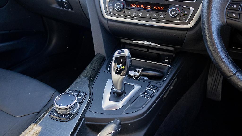 2014 BMW 320i 320i 8AT , Leather pkg Low Kms image 350749