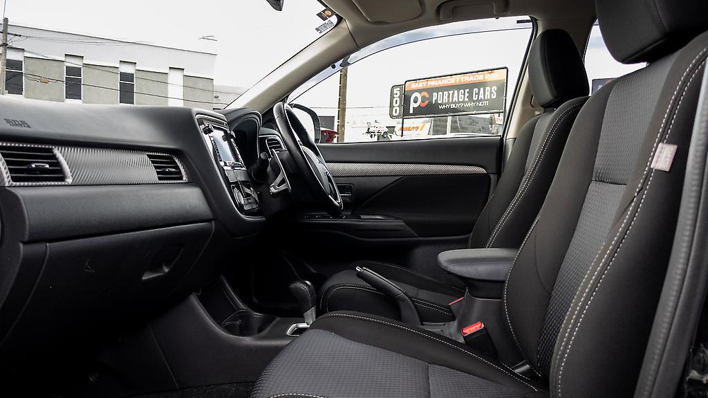 2015 Mitsubishi Outlander 4WD Push start, 7 Seater image 348441