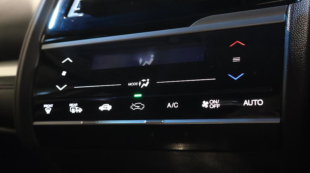 2016 Honda Fit Hybrid L Package image 349147
