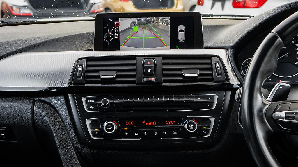 2013 BMW 3 Series 320i M Sports , Parking sensors image 346620
