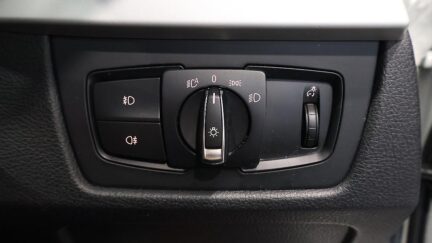 2012 BMW 320i Reverse Camera, Steering Wheel Controls image 348770