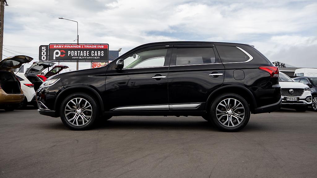 2015 Mitsubishi Outlander 4WD Push start, 7 Seater image 348424