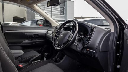 2015 Mitsubishi Outlander 4WD Push start, 7 Seater image 348433