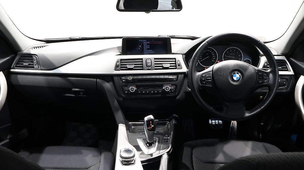 2013 BMW 320i Cruise Control + Reverse Camera image 349014
