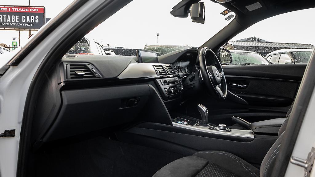 2013 BMW 3 Series 320i M Sports , Parking sensors image 346624
