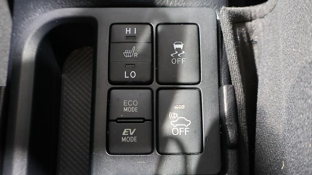 2017 Toyota Vitz Hybrid U Sport Package image 346799
