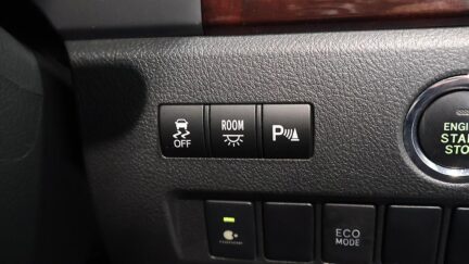 2012 Toyota Vellfire 2.4Z, 8 Seater, Reverse Camera image 349466
