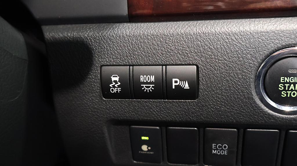 2012 Toyota Vellfire 2.4Z, 8 Seater, Reverse Camera image 349466