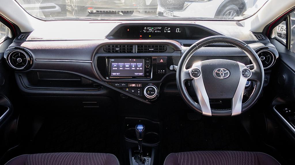 2014 Toyota Aqua F spec Hybrid Cruise control image 350822