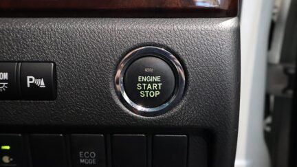 2012 Toyota Vellfire 2.4Z, 8 Seater, Reverse Camera image 349468