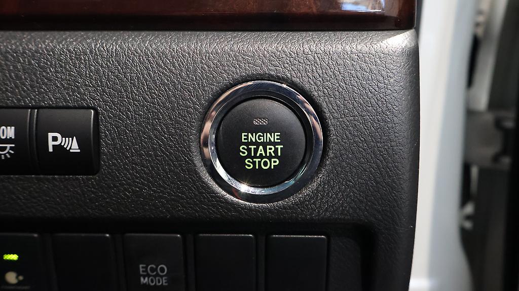 2012 Toyota Vellfire 2.4Z, 8 Seater, Reverse Camera image 349468