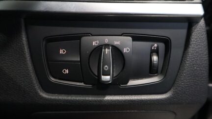 2013 BMW 320i Luxury image 349636