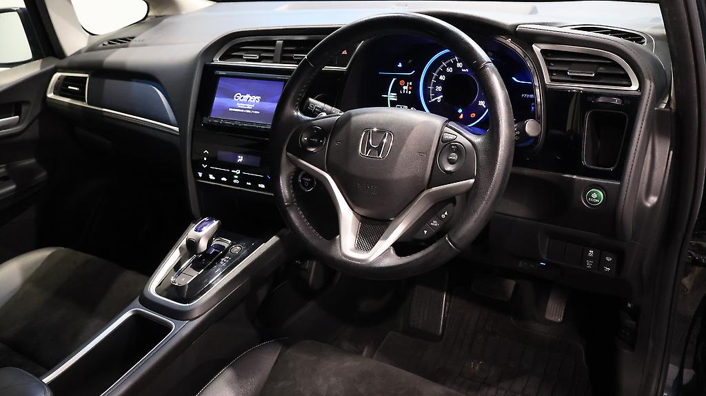 2016 Honda Shuttle Hybrid X image 350362
