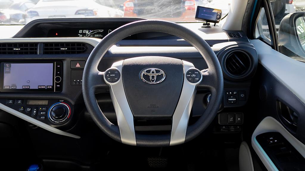 2012 Toyota Aqua G model , Heated seats, Push start image 350791