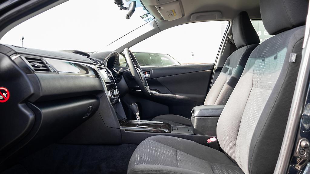 2012 Toyota Camry G-Package hybrid image 351877