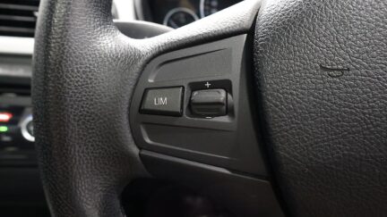 2012 BMW 320i Reverse Camera, Steering Wheel Controls image 348771
