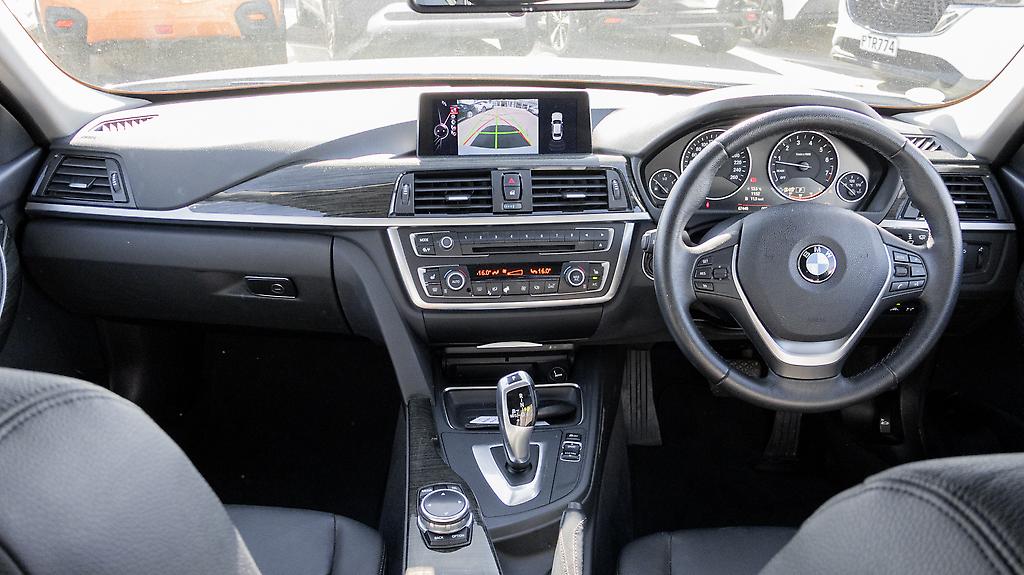 2014 BMW 320i 320i 8AT , Leather pkg Low Kms image 350740
