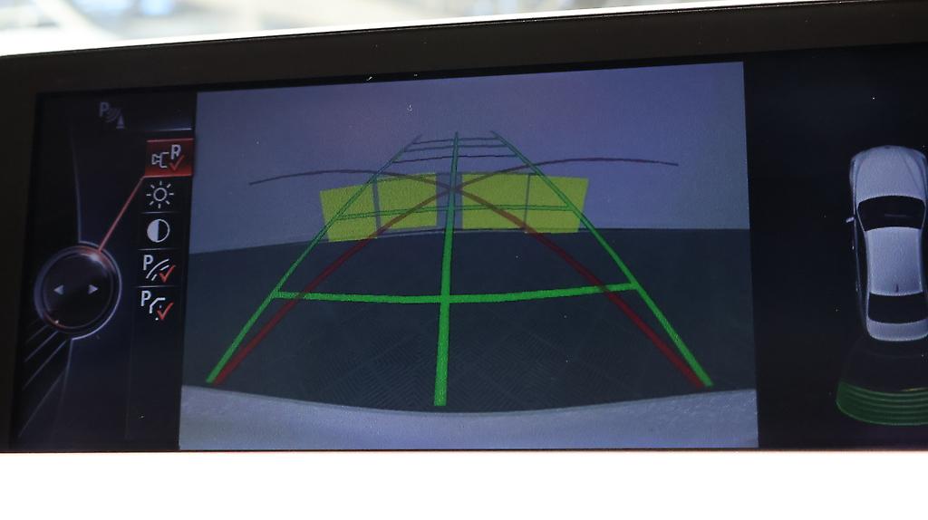 2013 BMW 320i Cruise Control + Reverse Camera image 349017