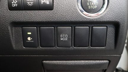 2012 Toyota Vellfire 2.4Z, 8 Seater, Reverse Camera image 349465