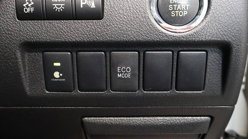 2012 Toyota Vellfire 2.4Z, 8 Seater, Reverse Camera image 349465