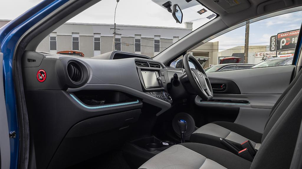 2013 Toyota Aqua G spec  Heated seats, Push start image 348336