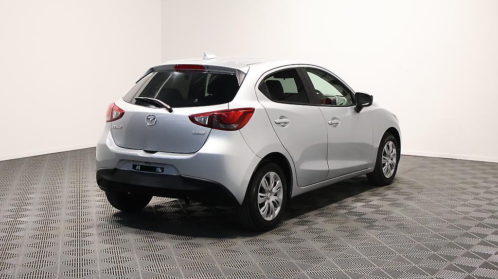 2017 Mazda Demio 13S, Reverse Camera + Push Button Start image 348447